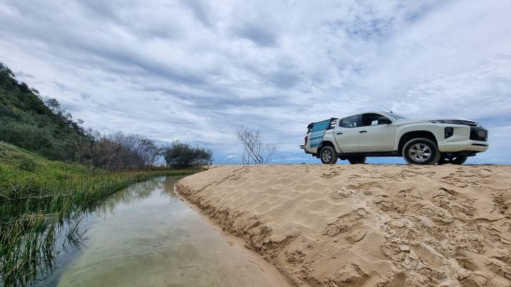 4-wheel driving Fraser Island guide